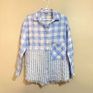 Entro Blue & White Pattern 100% Cotton Button-Up w Frayed Hem – Size Small EUC